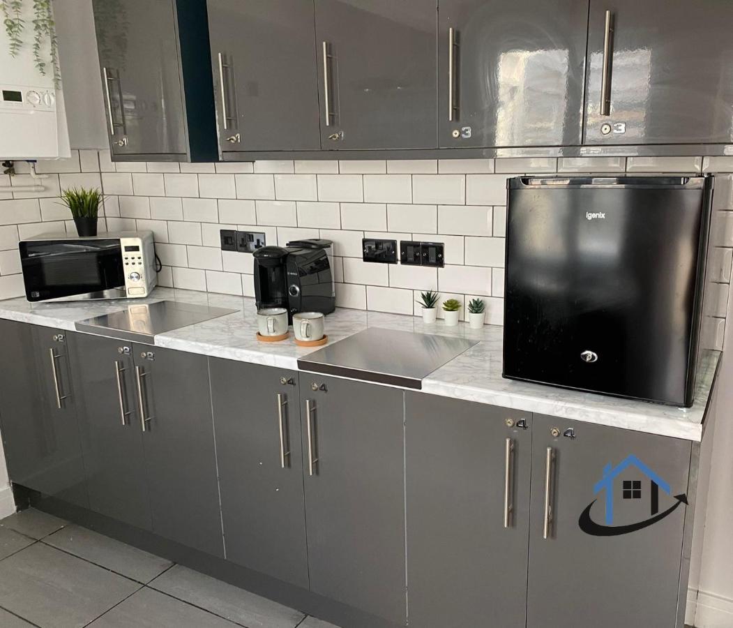 Acaster House, X4 Rooms With En-Suites X1 Room Private Bathroom, Street Parking, Close To Train Station 凯特林 外观 照片