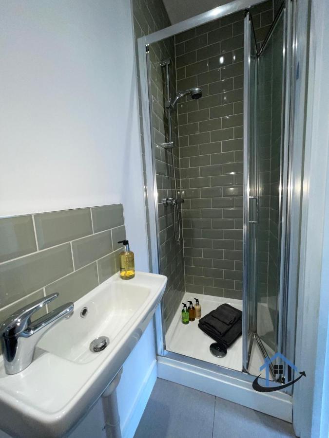 Acaster House, X4 Rooms With En-Suites X1 Room Private Bathroom, Street Parking, Close To Train Station 凯特林 外观 照片